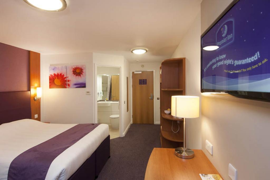 Premier Inn Dover East Exterior photo
